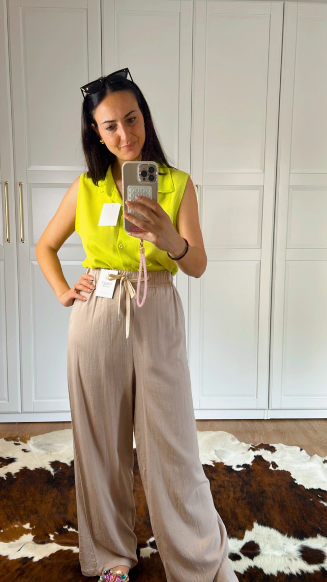 Pantalone beige con laccio