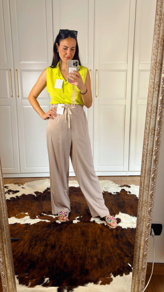 Pantalone beige con laccio