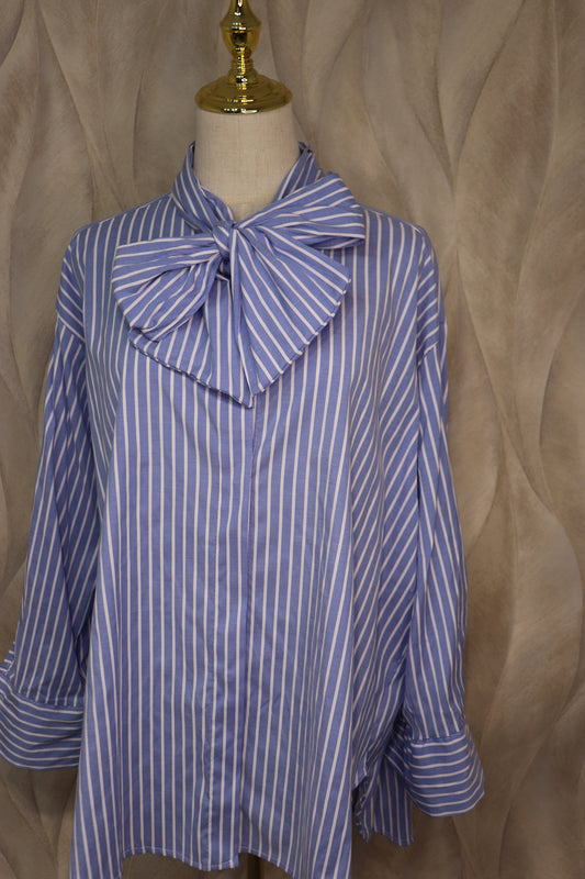 Camicia a righe con fiocco