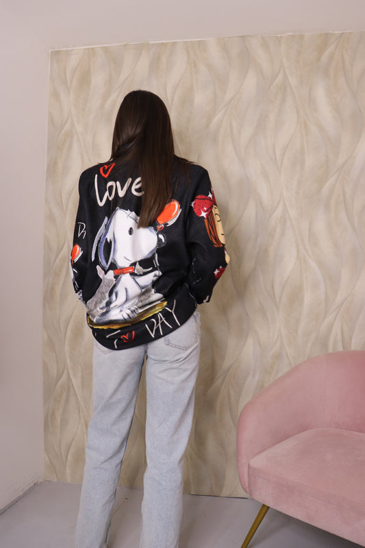 Giacca Nera con Stampa Artistica di Snoopy e Dettagli Love